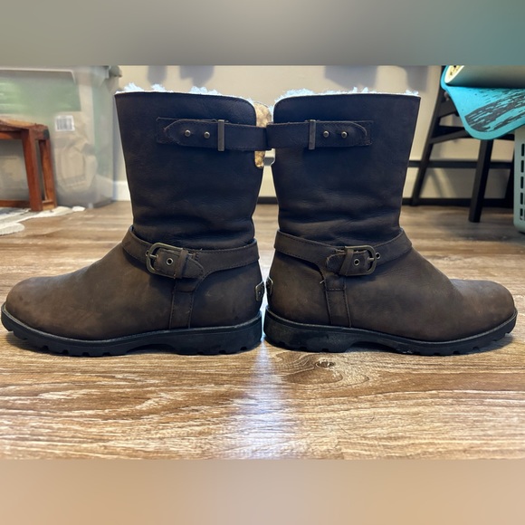 Ugg Suede Boots with Sherpa Lining - Picture 4 of 9